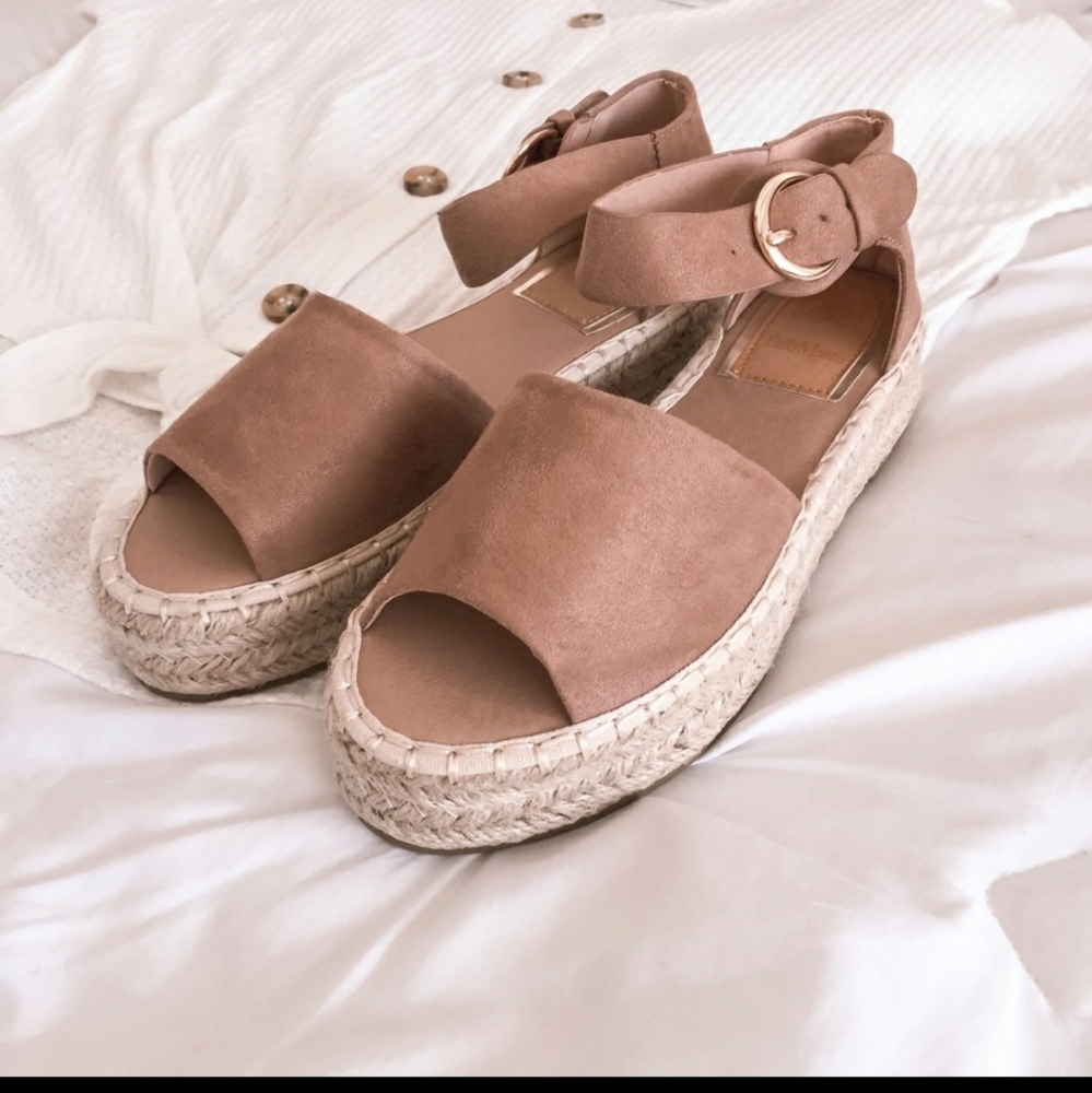 Espadrilles - Picture 2 of 4